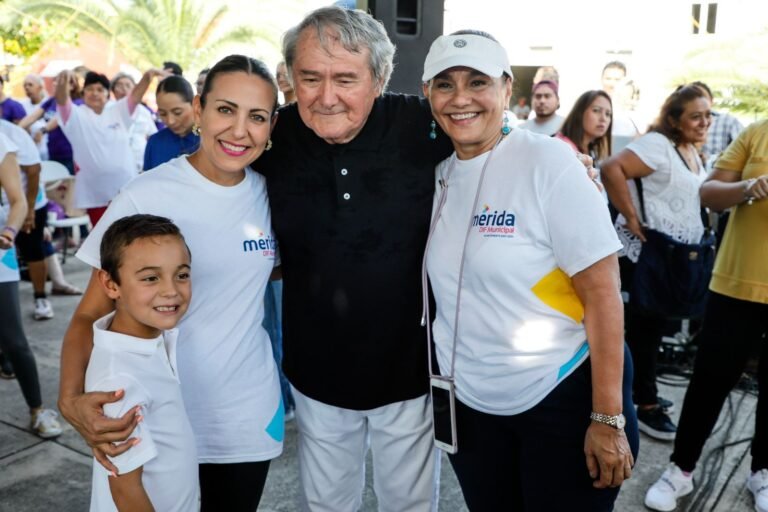 Con salud para los adultos mayores, Mérida se fortalece: Renán Barrera