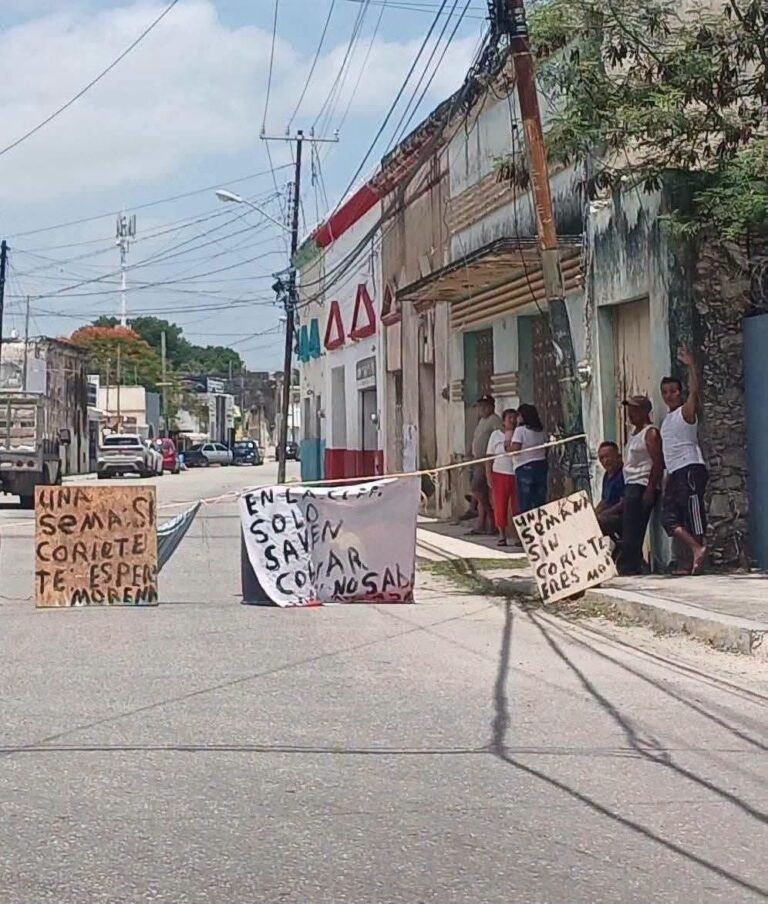 Crece la protesta por apagones en Mérida; vecinos amplían bloqueos y exigen solución inmediata a la CFE