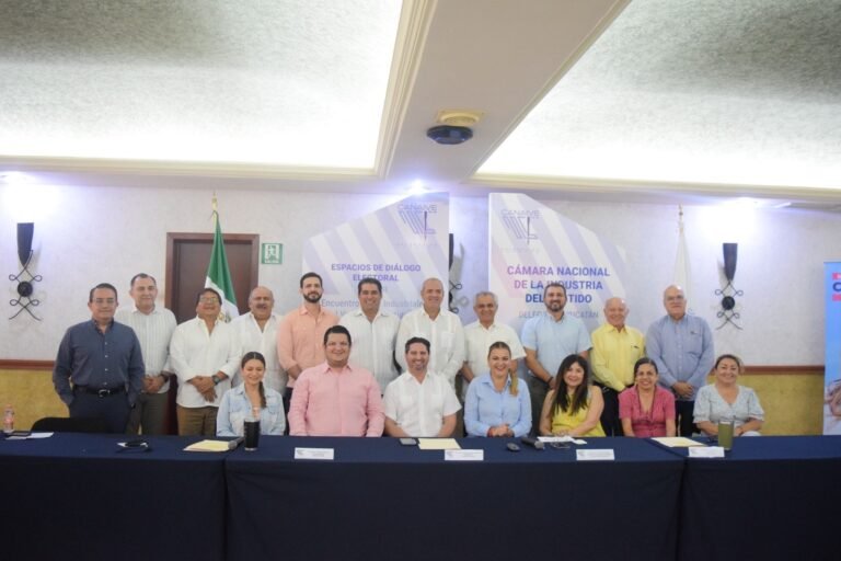 Empresarios de la industria textil dialogan con candidatos a la alcaldía de Mérida