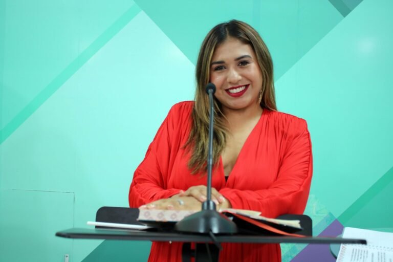 Melissa Figueroa destaca con propuestas en el debate por la diputación del Distrito 08