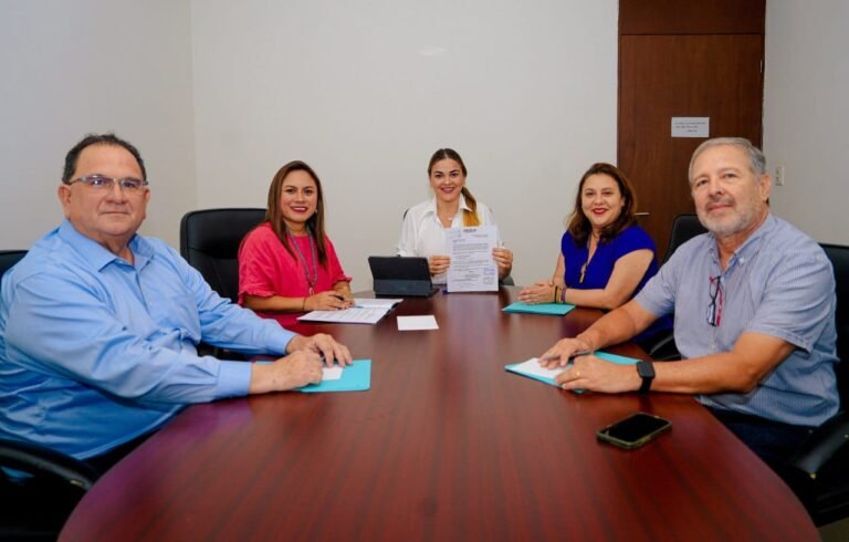 Cecilia Patrón presenta un equipo de transición ciudadano y paritario