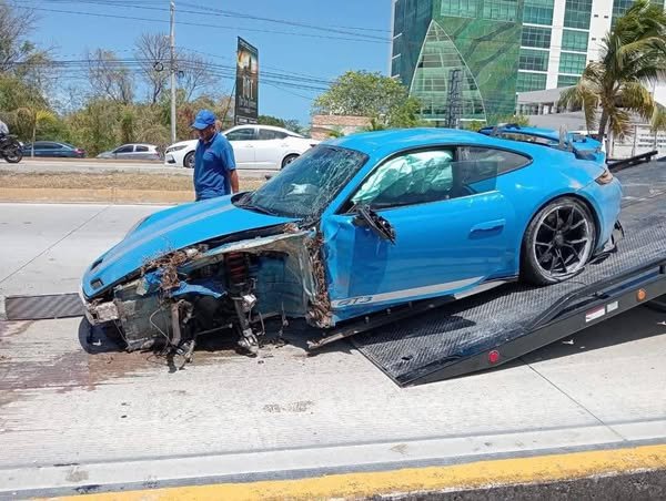 MECÁNICO DESTROZA PORSCHE GT3 VALUADO EN MÁS DE 4 MILLONES DE PESOS EN CANCÚN.