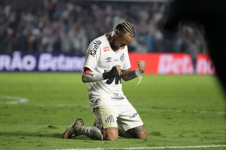 Neymar marca en su regreso al Brasileirao y le da el triunfo a Santos sobre Flamengo