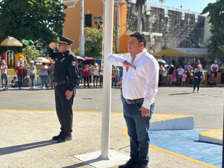 Kanasín realiza su desfile conmemorativo por el 215 Aniversario de la Independencia de México