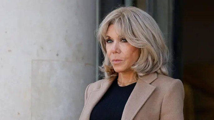 DA INICIO JUICIO POR CIBERACOSO A BRIGITTE MACRON; ACUSADOS AFIRMARON QUE LA PRIMERA DAMA ES HOMBRE