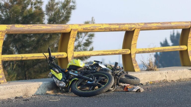 FGJCDMX investiga accidente mortal de motociclista en Iztapalapa