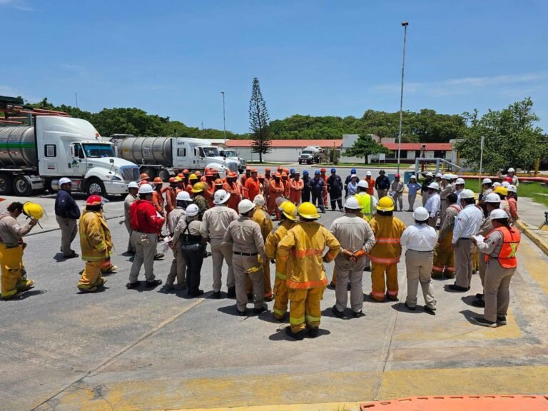 Pemex pone a prueba su capacidad de respuesta con simulacro de incendio en la Terminal de Progreso
