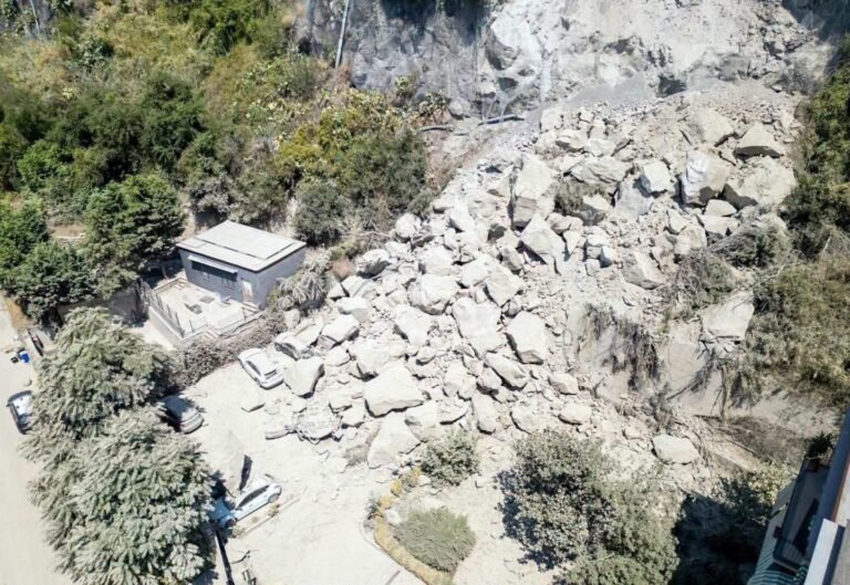 Sismo de magnitud 4.7 sacude la zona de los Campos Flégreos y provoca derrumbe parcial en Italia